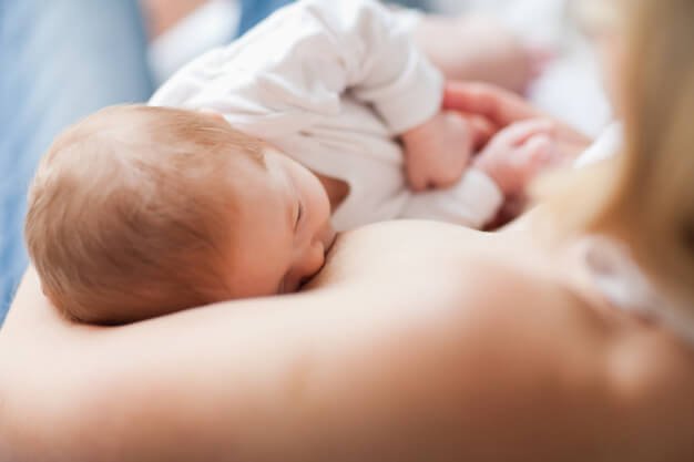 Método da amenorreia lactacional é baseado no mecanismo natural que o corpo feminino desenvolve para prevenir a ovulação enquanto amamentando.