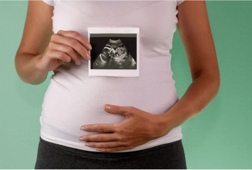Mães grávidas de mais de um bebê podem apresentar mais enjoos e mais sensibilidade das mamas. Além disso, o ganho de peso esperado nessas gestações é maior que em gestações únicas e o exercício físico de baixo impacto é um importante aliado.