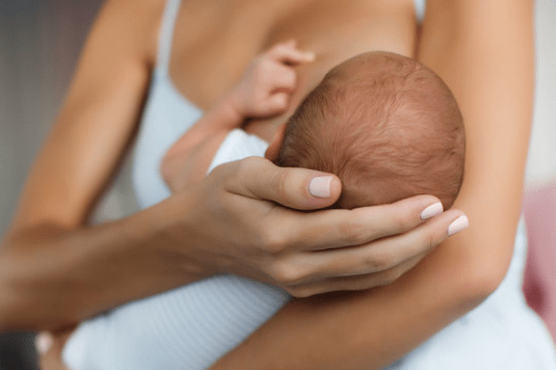 A amamentação pode suprimir a ovulação, essa não é uma forma muito confiável de anticoncepcional.  Caso o casal não tenha o desejo de ter outro filho, é essencial que outros métodos anticoncepcionais sejam considerados.