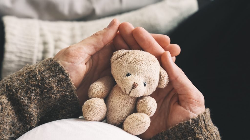 Imagem que mostra a tristeza da mulher que sofre perda gestacional