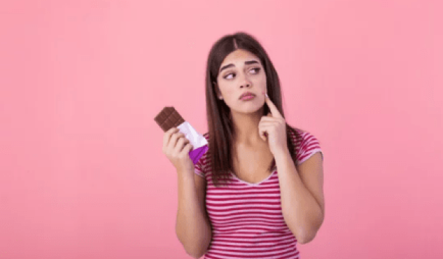 comer-chocolate-causa-espinhas